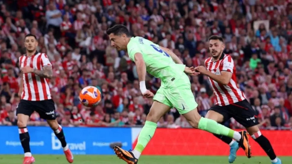 برشلونة يبحث عن لاعب بديل لليفاندوفسكي من أندية الدوري الإسباني المنافسة