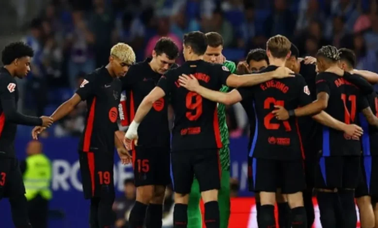 برشلونة يبلغ نجمه بعدم تواجده في خطط المدرب فليك للموسم المقبل