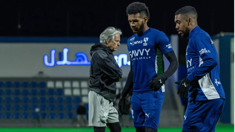 تحصين الهلال لمحترفه بعرض مالي مرتفع في الصيف بسبب إغراءات القادسية الصيفية