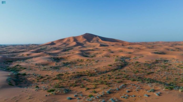 تطوير طرق جديدة للدخول والتنزه في مناطق الصمان والدهناء للزوار والمقيمين