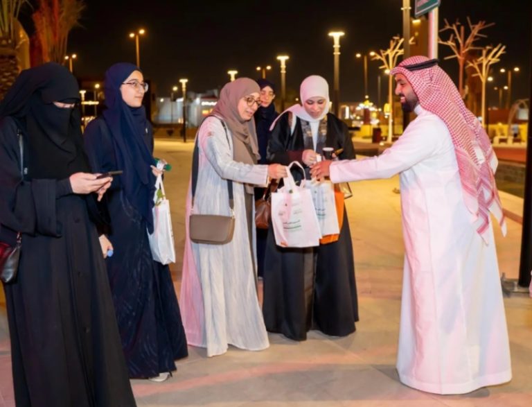 تعزيز دور الغطاء النباتي في التوعية باليوم العالمي للتصحر والجفاف وتأثيره الإيجابي