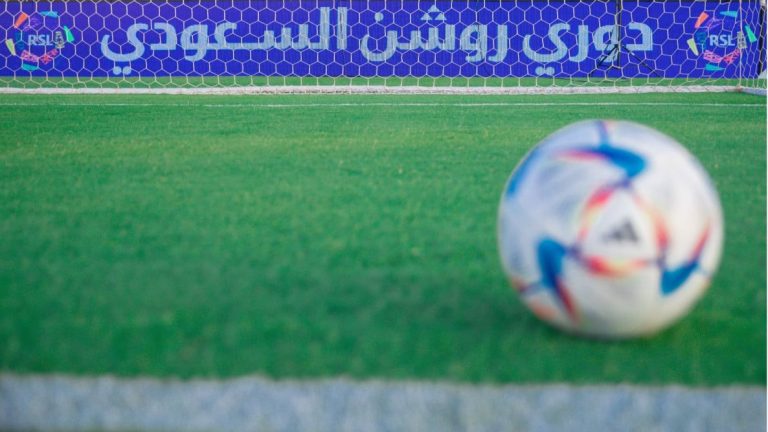 تعليق مثير حول اختيار الناقل الجديد لدوري روشن وتأثيره على المشجعين واللاعبين