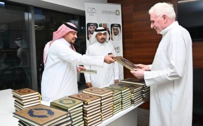 توزيع هدايا من الملك للضيوف المغادرين أثناء حفل الوداع الفاخر