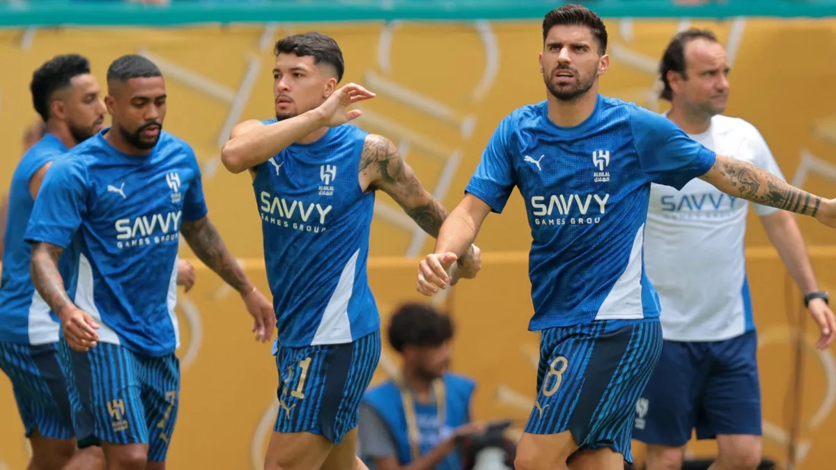 جمهور ريال مدريد يفاجئ الجميع بتصرف مثير تجاه محترف الهلال قبل القمة المرتقبة