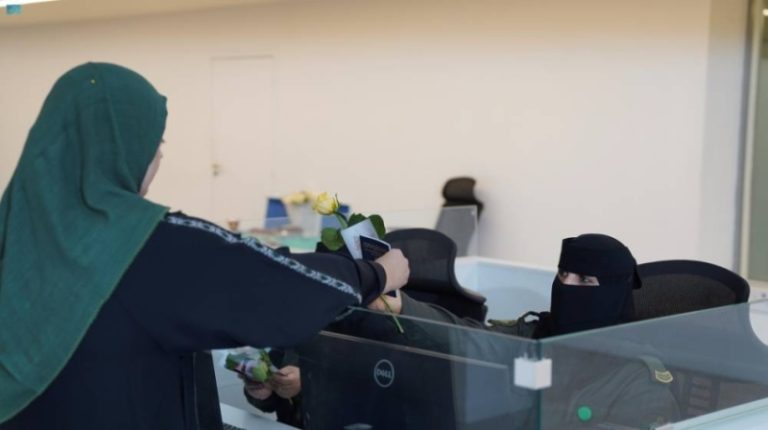 جوازات منفذ الحديثة تكمل إجراءات مغادرة ضيوف الرحمن بشكل سلس وسريع