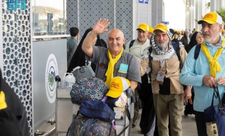 حجاج إيرانيون يبدأون مغادرتهم من المدينة المنورة إلى "عرعر" لاستكمال عودتهم إلى وطنهم