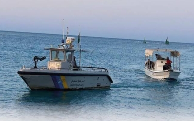 حرس الحدود في عسير ينقذ مواطنين تعطلت وسيلتهم البحرية في عرض البحر