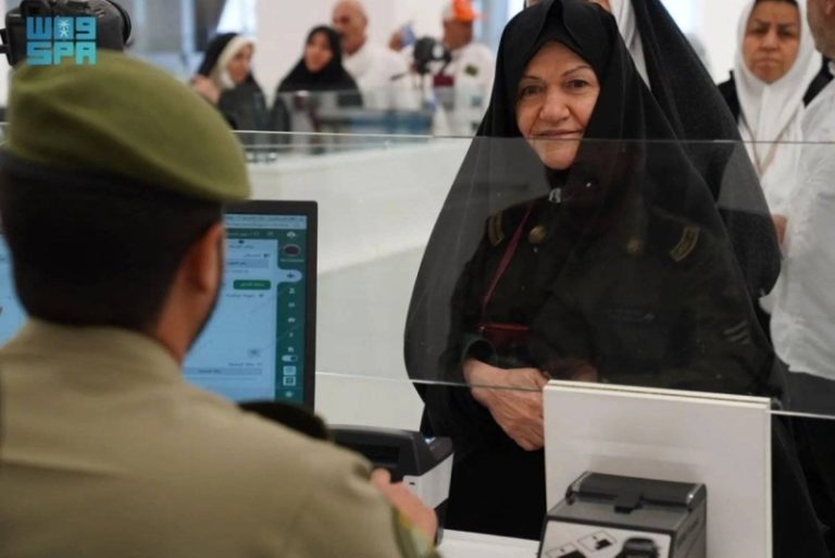 حرس الحدود يستمر في تقديم خدماته لتيسير عودة الحجاج من إيران عبر منفذ جديدة عرعر