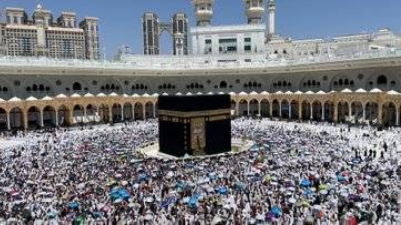 خدمات شاملة للحفاظ على سجاد المسجد النبوي لضمان راحة المصلين الكرام