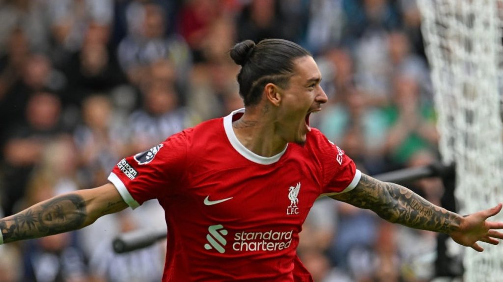 داروين نونيز ينتقل إلى نابولي مقابل مبلغ ضخم ينهي أزمات ليفربول المالية