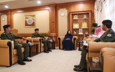 رئيسة جامعة طيبة تلتقي مدير سجون المدينة المنورة لاستكشاف سبل التعاون بين الجانبين
