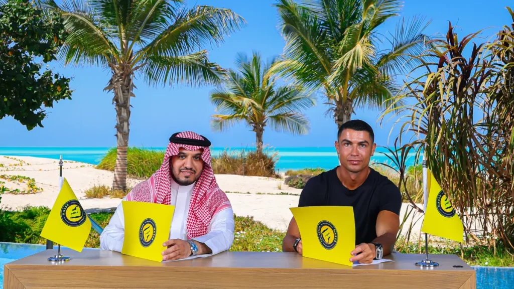 رونالدو يعلق لأول مرة بعد تمديد عقده مع نادي النصر السعودي