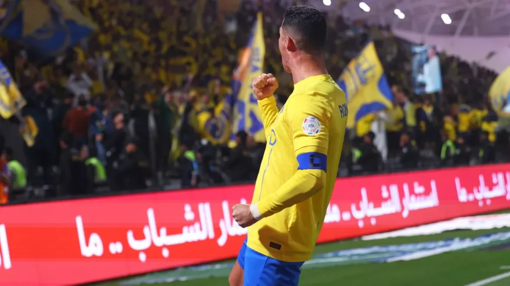 رونالدو يوقع رسميًا على تجديد عقده مع نادي النصر حتى عام 2027