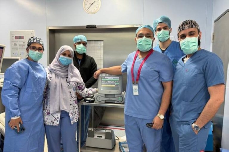 زراعة مضخة قلبية ميكانيكية لرجل في الخمسينات من عمره وتحسين حالته الصحية