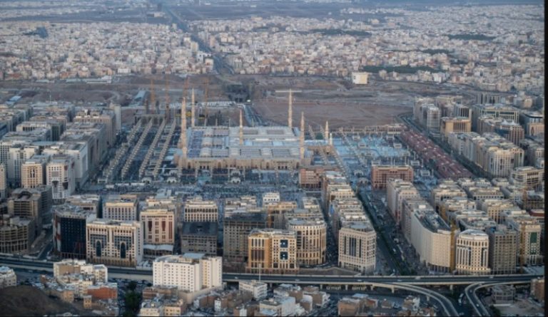 زيادة أعداد الزوار تعزز تطوير القطاع السياحي في المدينة المنورة بنسبة 18.7%