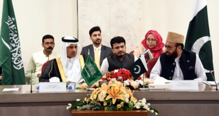 زيارة وفد الشورى للبرلمان الباكستاني والاجتماع برئيس مجلس الشيوخ الجديد