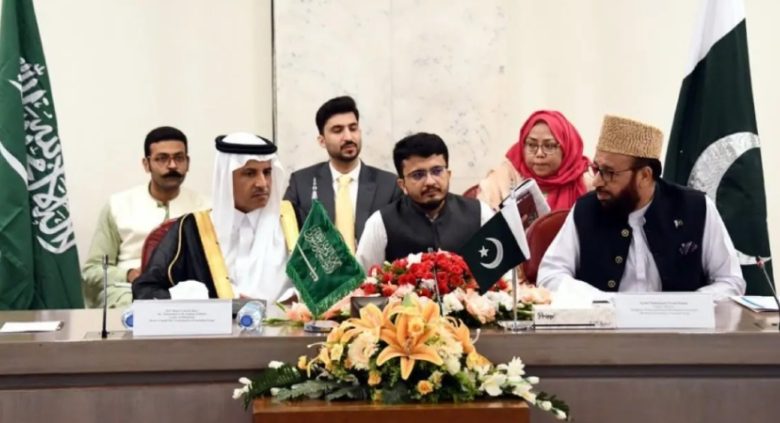 زيارة وفد الشورى للبرلمان الباكستاني والاجتماع برئيس مجلس الشيوخ الجديد