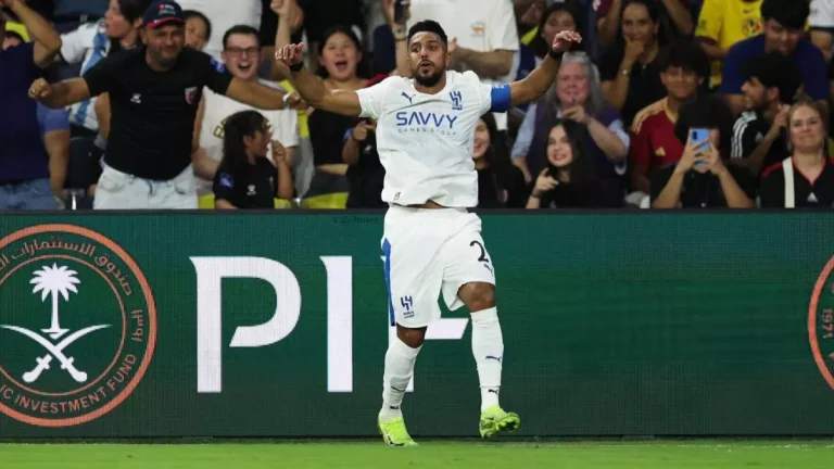 “فيفا” يسلط الضوء على غياب سالم الدوسري عن الهلال في كأس العالم للأندية.. وآراؤه حول ذلك.