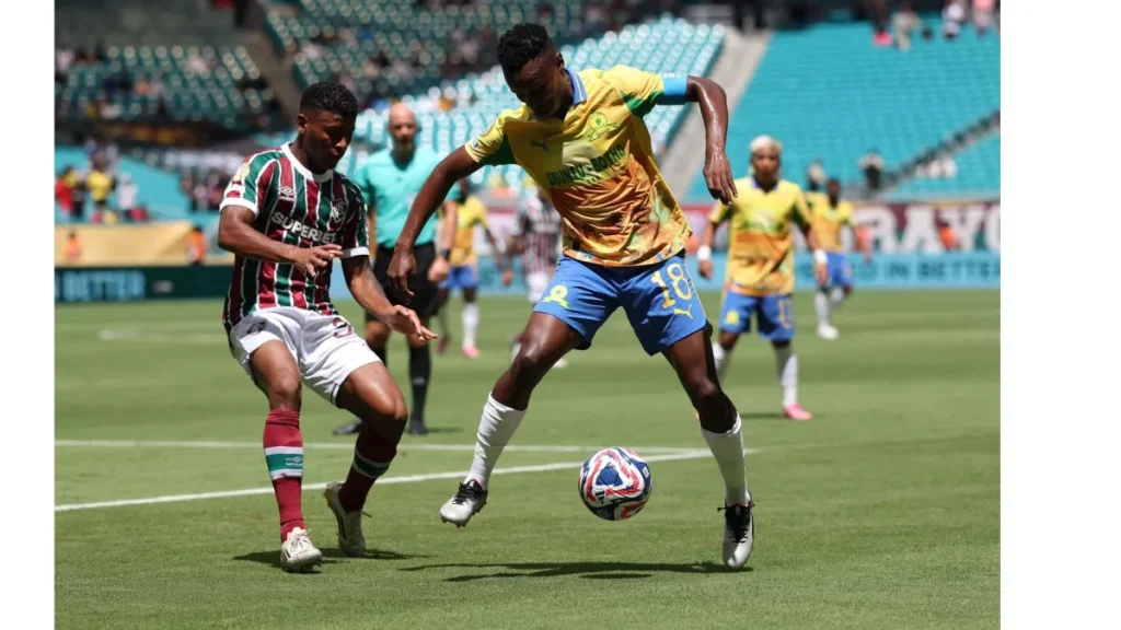 شاهد لاعبي صن داونز يستعرضون رقصاتهم بعد مغادرتهم مونديال الأندية في فيديو مثير