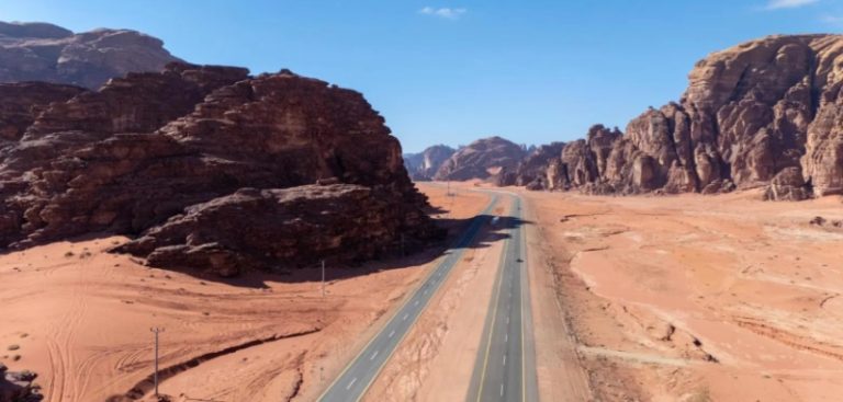 طريق تبوك-حقل مشروع استراتيجي لدعم السياحة على سواحل خليج العقبة