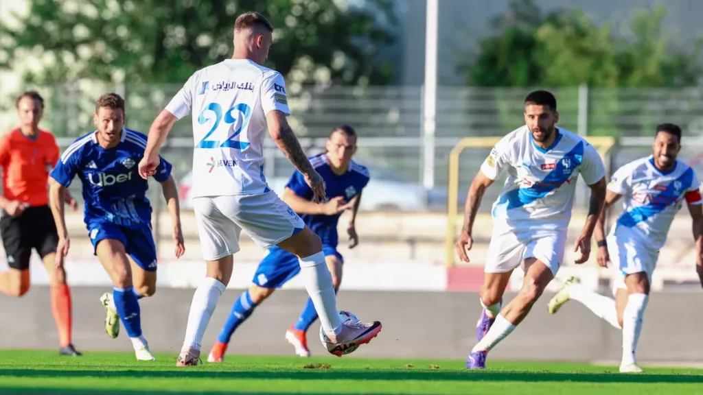 كومو يستثمر مبلغاً ضخماً لتأمين تأهله في دوري أبطال أوروبا القادم