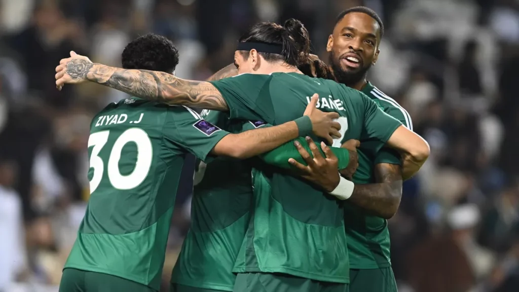 لاعب الأهلي المحترف يقرر قبول عرض فريق آخر ويؤكد انتهاء القصة