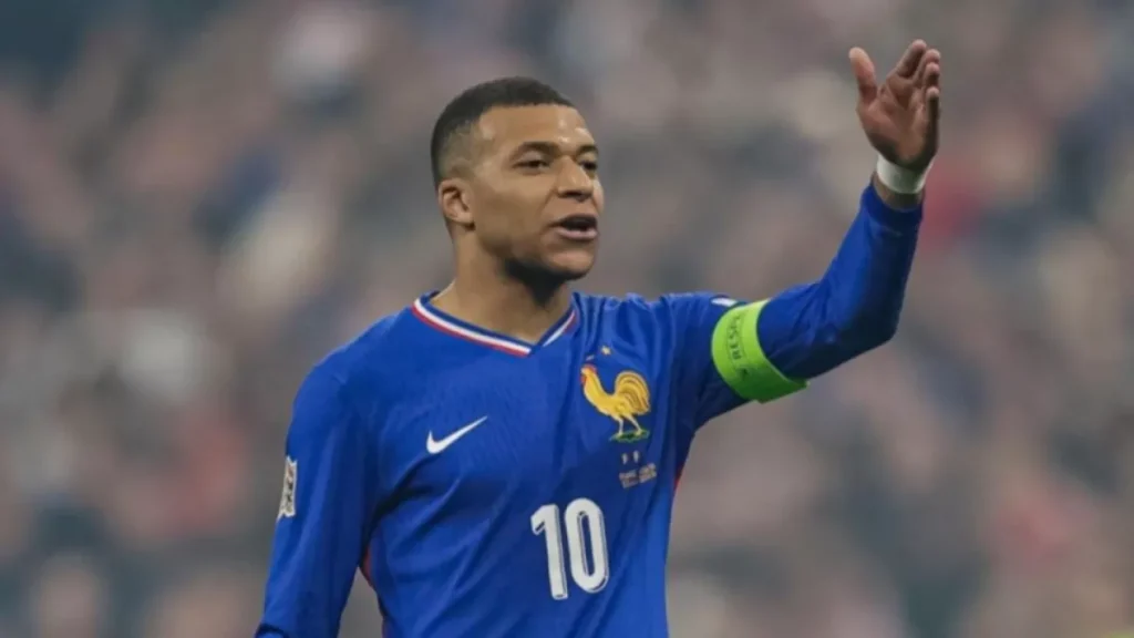 مبابي يتهم باريس سان جيرمان بالابتزاز في دعوى قضائية تثير حربًا جديدة