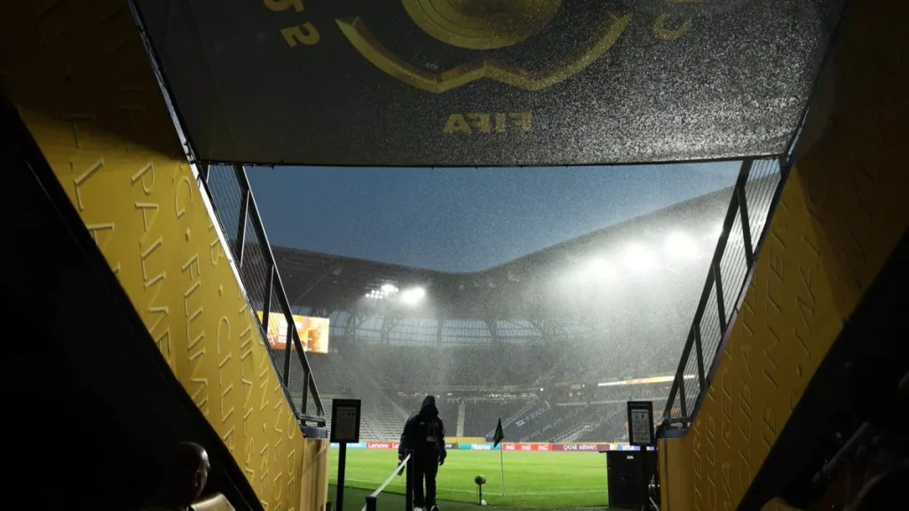 مجموعة الهلال تؤجل مباراة باتشوكا وريد بول سالزبورغ بسبب العواصف الجوية الشديدة