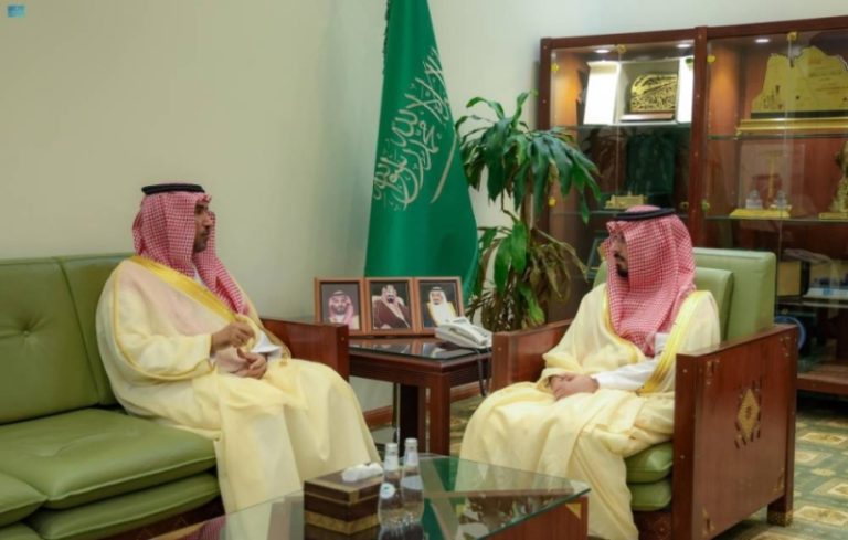 محافظ الخرج يستقبل رئيس جامعة الأمير سطام لتعزيز التعاون بين المؤسسة التعليمية والمحافظة