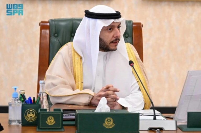 محافظ الطائف يترأس اجتماع لجنة الدفاع المدني الفرعية في محافظة الطائف بالمنطقة