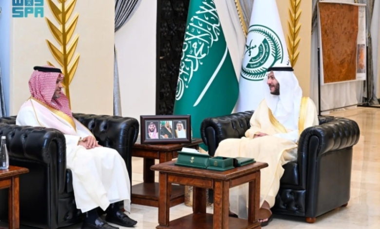 محافظ الطائف يستعرض سُبل تعزيز وتطوير خدمات هيئة الهلال الأحمر بالمحافظة