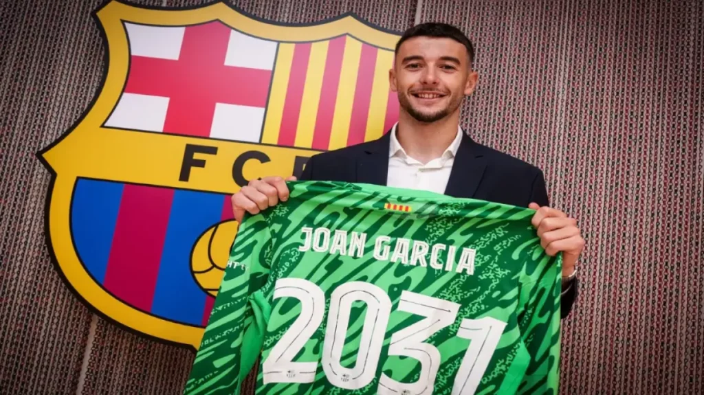مدرب إسبانيا يعلن خبرًا سارًا لبرشلونة بعد انضمام خوان جارسيا للفريق