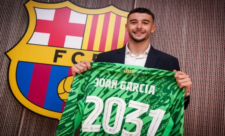 مدرب إسبانيا يعلن خبرًا سارًا لبرشلونة بعد انضمام خوان جارسيا للفريق