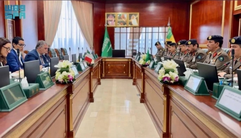 مدير الدفاع المدني يناقش القضايا المشتركة مع رئيس الحماية المدنية الإيطالية