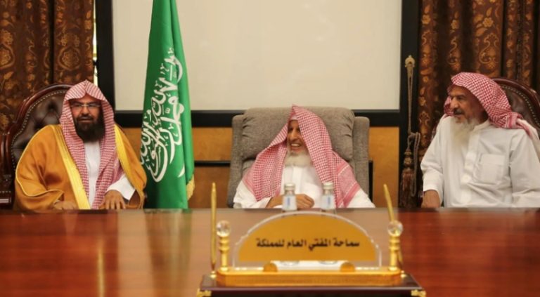 مفتي المملكة يستقبل الشيخ السديس ولفيف من أئمة الحرم الشريف