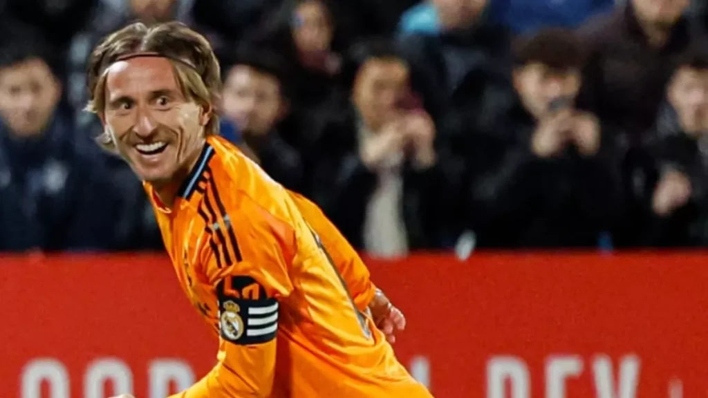 ميلان يتعاقد رسميا مع لوكا مودريتش رغم مشاركته في مونديال الأندية