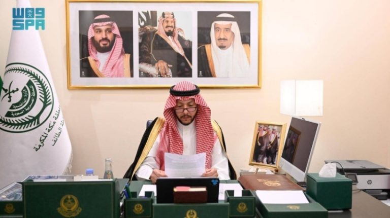 مُحافظ الطائف يستعرض مشروعات الطرق ومبادرات فصل الصيف الجديدة والمبتكرة