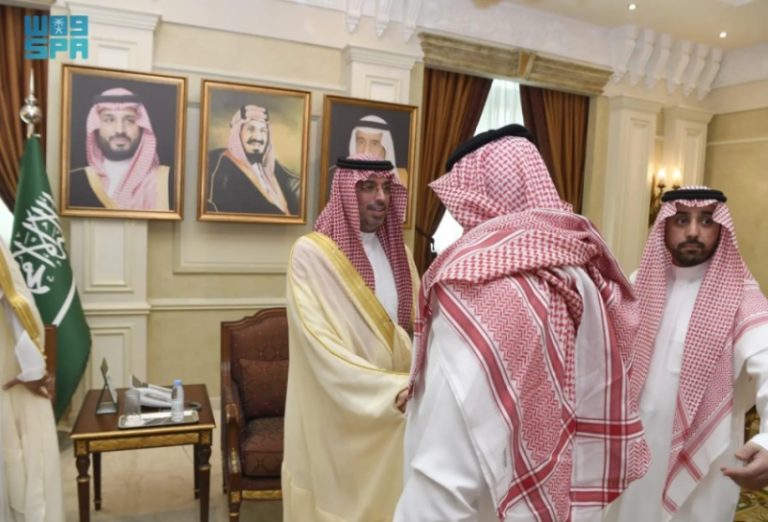 مُحافظ جدة يستقبل تهاني عيد الأضحى من منسوبي المحافظة والمراكز التابعة لها