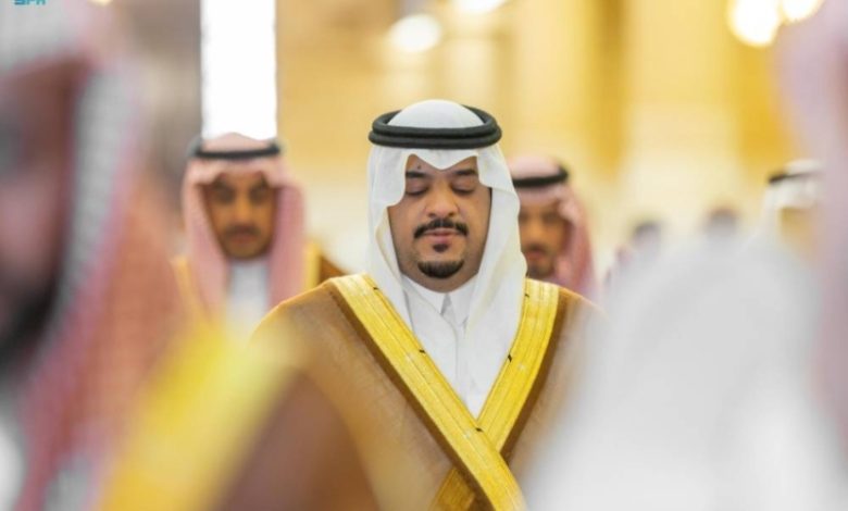 نائب أمير الرياض يقيم صلاة الجنازة على الأمير مشعل بن عبدالله في مناسبة حزينة