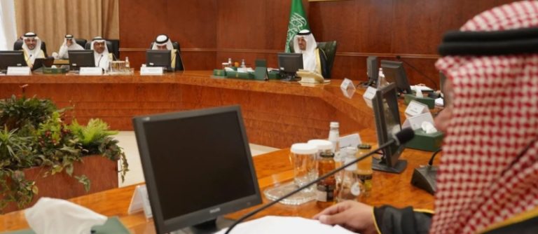 نائب أمير مكة يرأس اجتماع لجنة الحج لاستعراض التحضيرات المبكرة لموسم حج 1447هـ