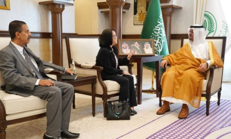 نائب أمير مكة يلتقي بالقنصل البريطاني العام في جدة لتعزيز العلاقات الثنائية