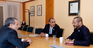 وزير الخارجية والهجرة يترأس اجتماعًا ثلاثيًا مع وزيري عمان وإيران