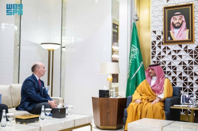 وزير الداخلية يلتقي بسفير إسبانيا لبحث مجالات التعاون والاهتمامات المشتركة بين البلدين