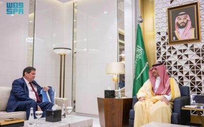 وزير الداخلية يودع السفير البريطاني ويستقبل نظيره العماني في مراسم رسمية مميزة