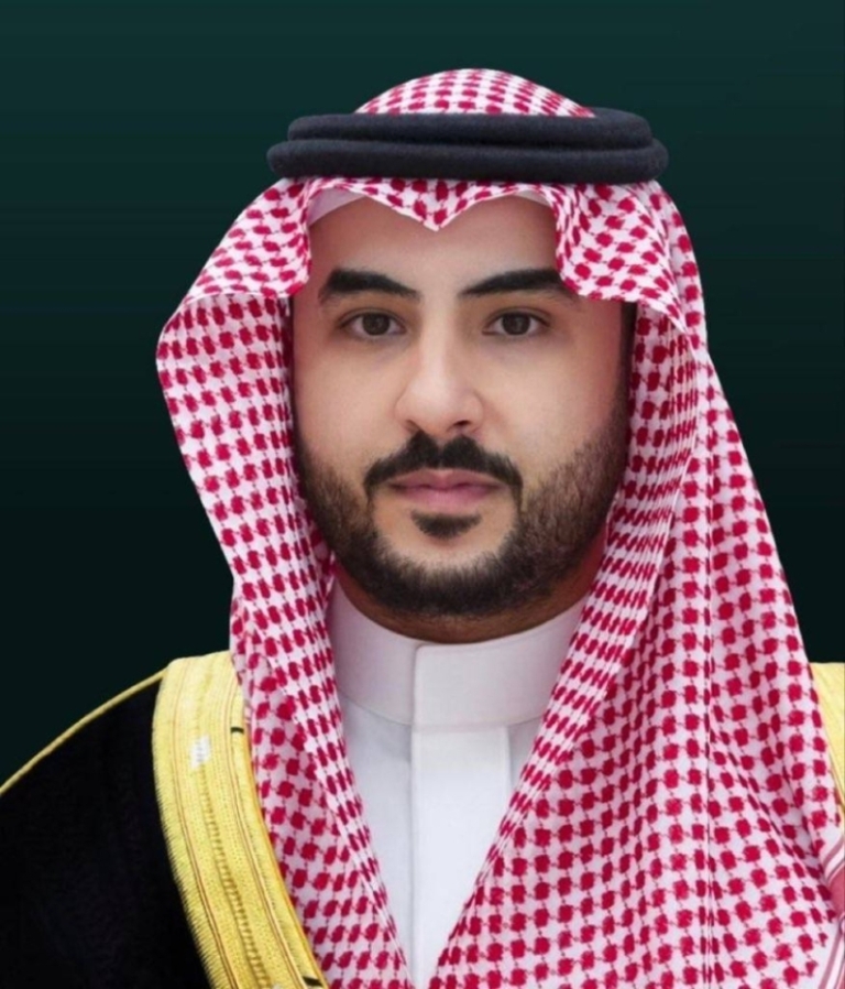 وزير الدفاع ورئيس الأركان الإيراني يتناولان آخر التطورات العسكرية والأمنية في البلاد