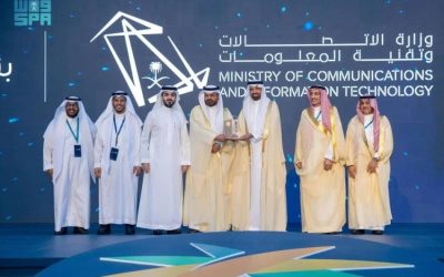وزير الموارد البشرية يمنح 9 جهات حكومية جائزة الارتباط الوظيفي لعام 2024
