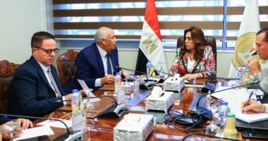 وزيرة التنمية المحلية تتابع إنشاء مركز إنتاج الحرير بالوادى الجديد
