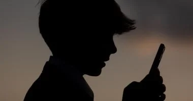 Reddit تُغلق الباب أمام القُصّر.. ميزة جديدة للتحقق من العمر في المملكة المتحدة