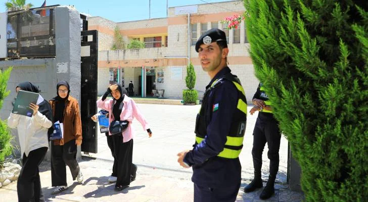 آراء متنوعة لطلبة الفرع العلمي بشأن امتحان الفيزياء للتوجيهي الثلاثاء