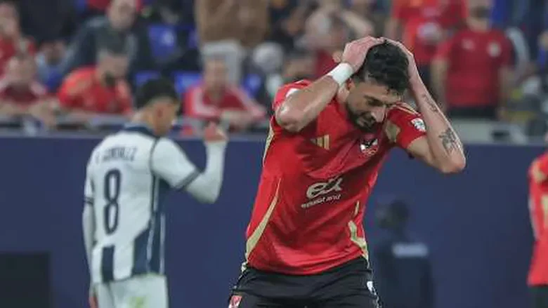 أزمة وسام أبو علي.. ماذا تقول لائحة الاتحاد الدولي لكرة القدم؟